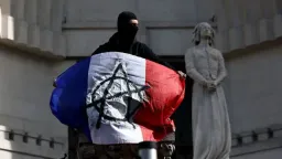 Во Франции возобновились протесты, полиция применила слезоточивый газ
